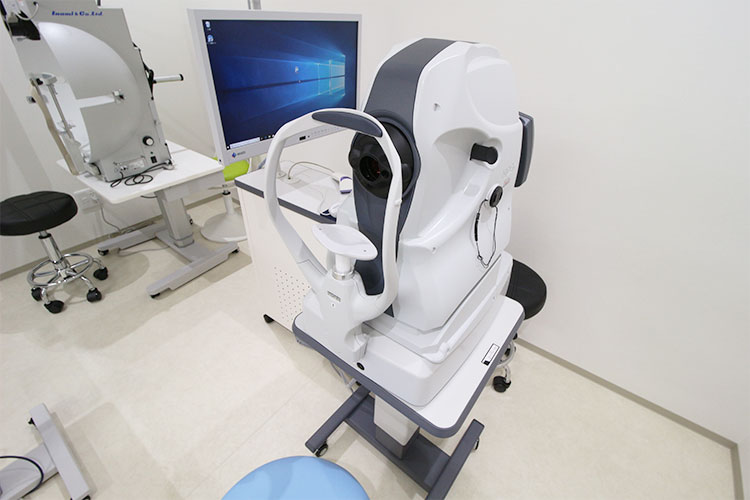 眼底カメラ付き光干渉断層計の写真